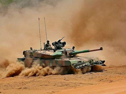 娱乐圈爆料坦克,坦克恋情曝光，神秘女友身份引热议